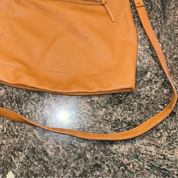 Made In ITALY Cristian Genuine Leather tan bag with removable shoulder strap. - Picture 4 of 11